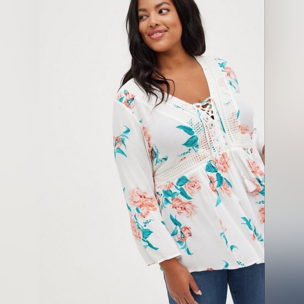 NWT Torrid 2 Babydoll Gauze Crochet Trim Lace-Up Top